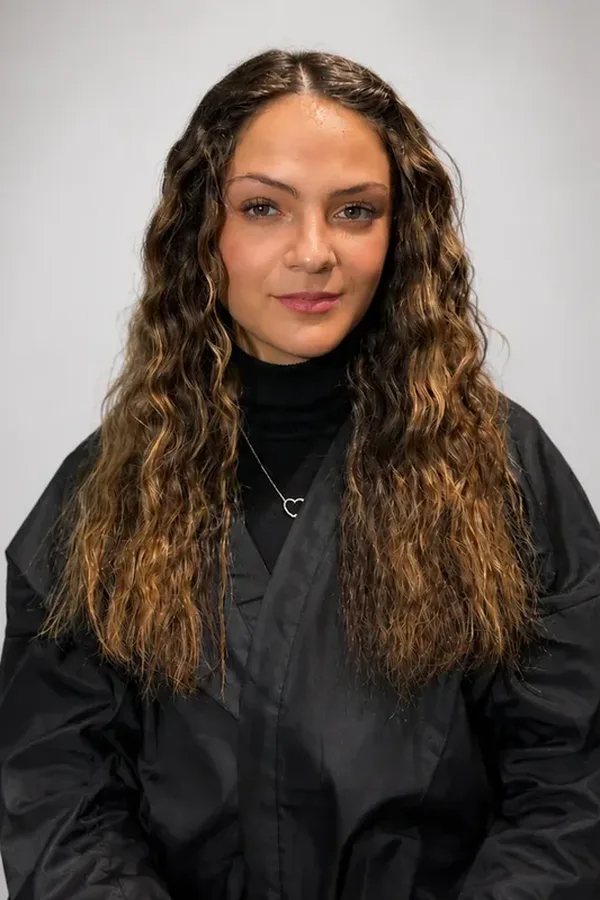 Cabelo ondulado antes do alisamento
