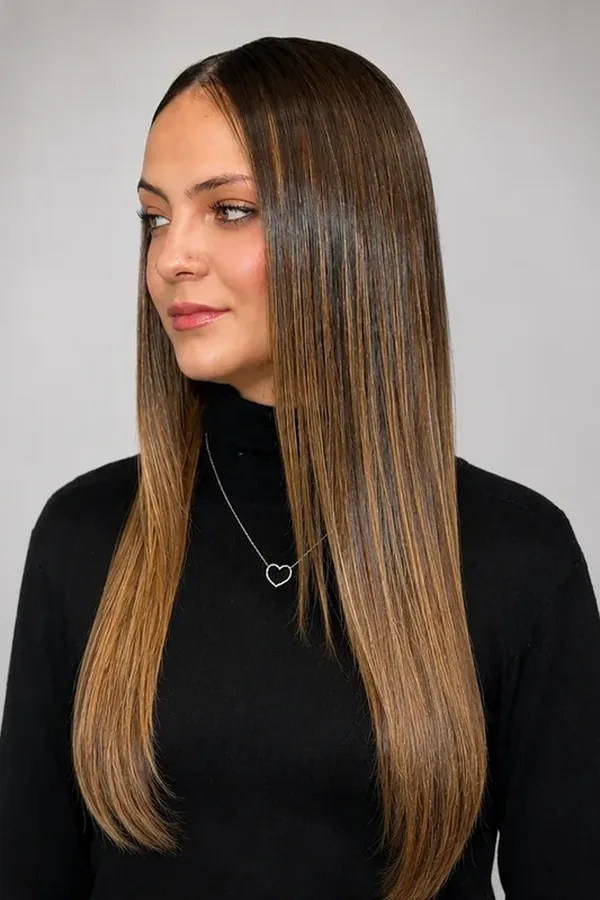Cabelo ondulado depois do alisamento