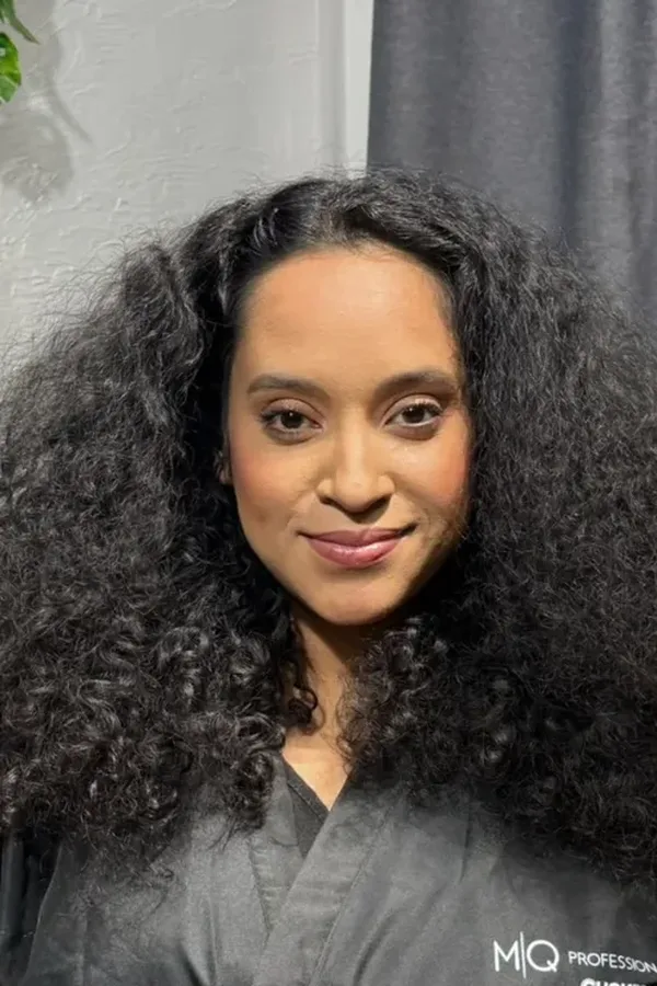 Cabelo crespo antes do alisamento