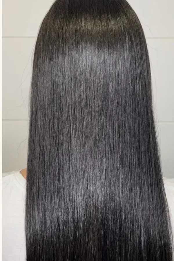 Cabelo muito cacheado depois do alisamento